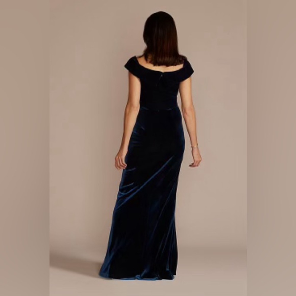 David’s Bridal OLEG CASSINI velvet off-the-shoulder dress sheath with ruffle - Picture 2 of 4